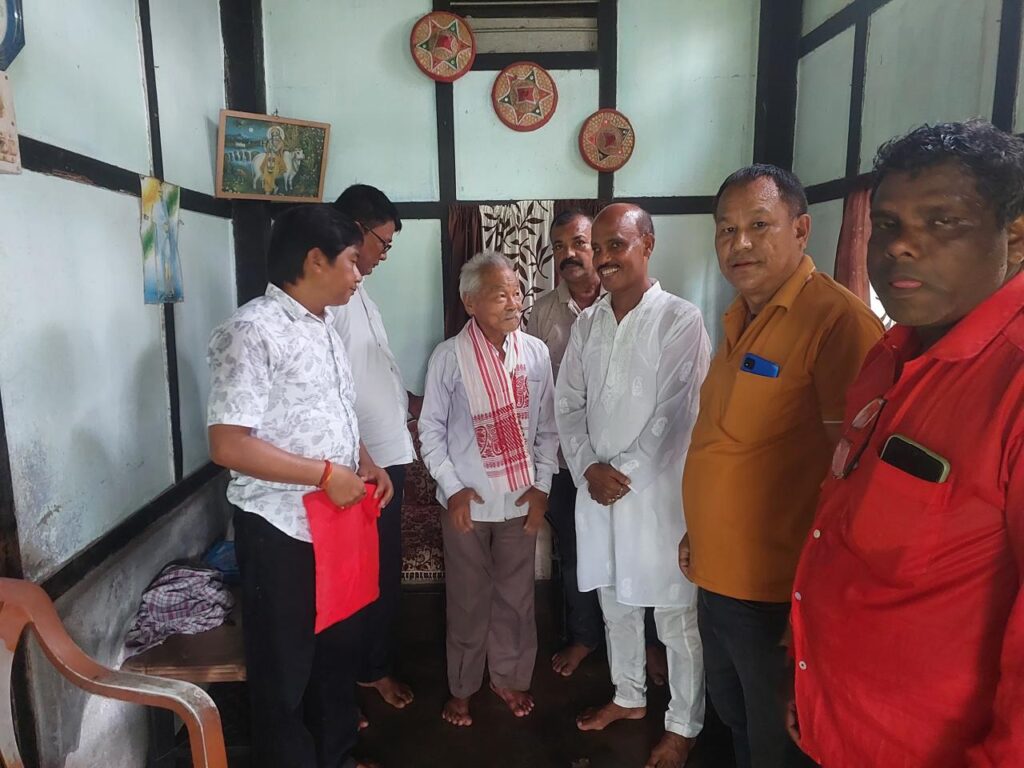 arman ali with his team at naduar